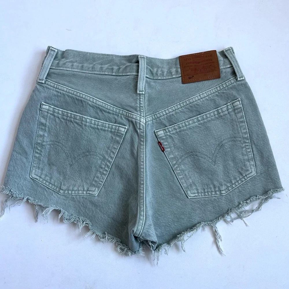 Levi’s Dusty Lily Pad Raw Hem Buttonfly Denim Jean Shorts Olive Green Size 27